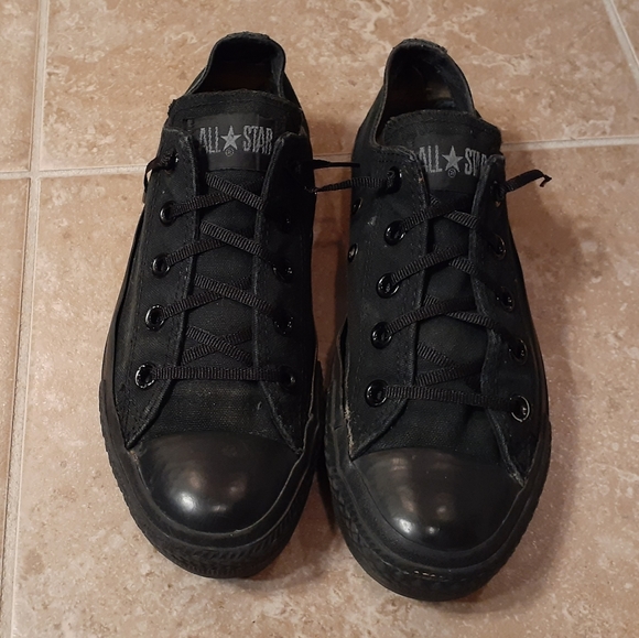 converse solid black